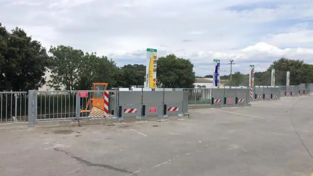 Système garde-corps TECH LOCK BATTANT à la déchetterie de Sommières (30)