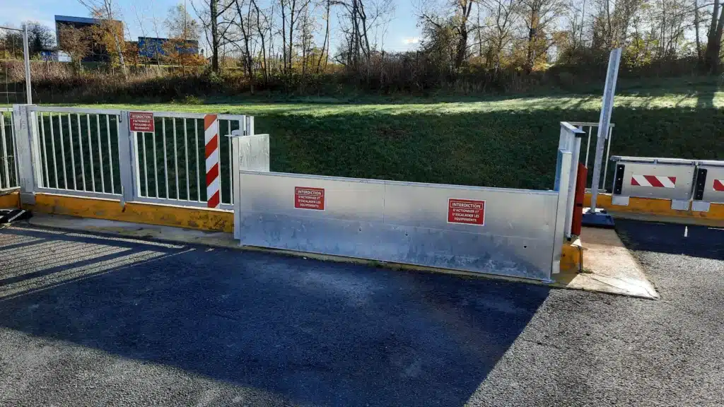 Système garde-corps TECH LOCK BATTANT à la déchetterie de Saint Eloy les Mines (63)