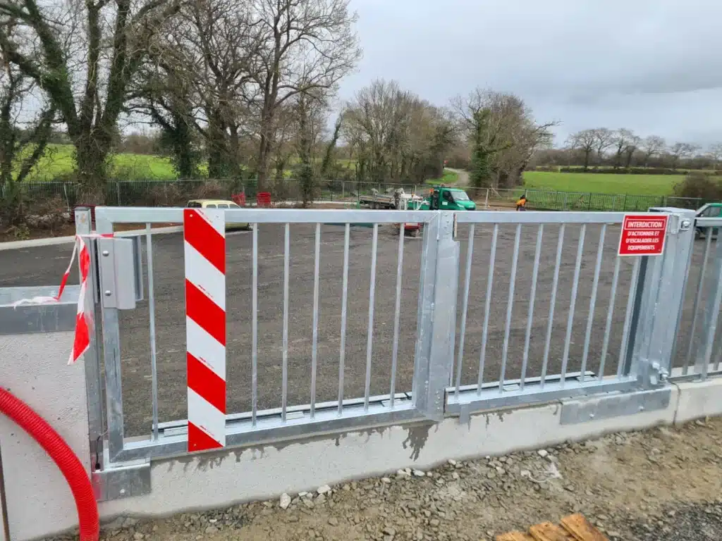 Système garde-corps TECH LOCK BATTANT à la déchetterie de Saint Brévin les Pins (44)