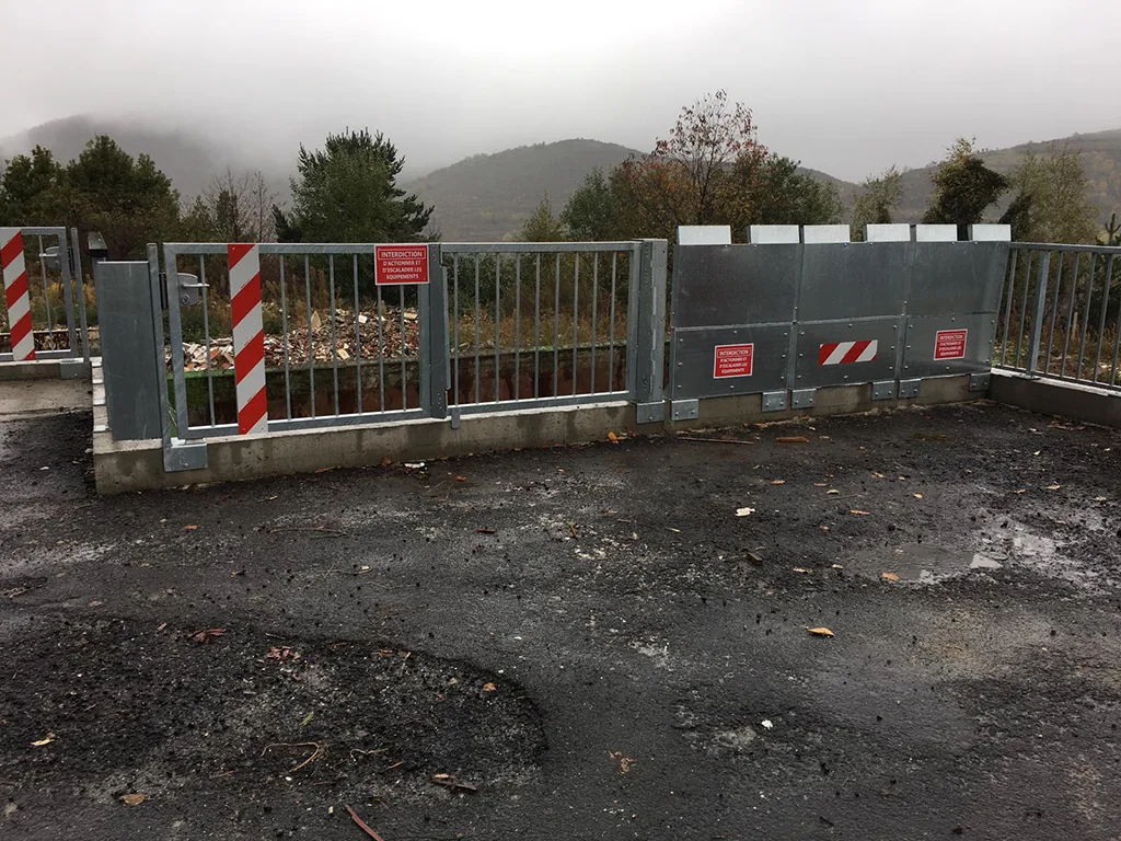 TECH LOCK Battant | Bavettes rabattables TECH GUARD